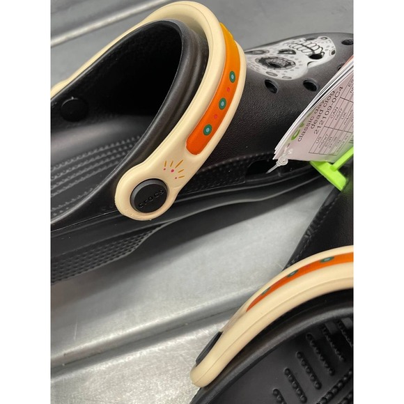 Crocs Day Of The Dead Clogs Womens 7 Black White Skull Floral Design - Picture 7 of 8